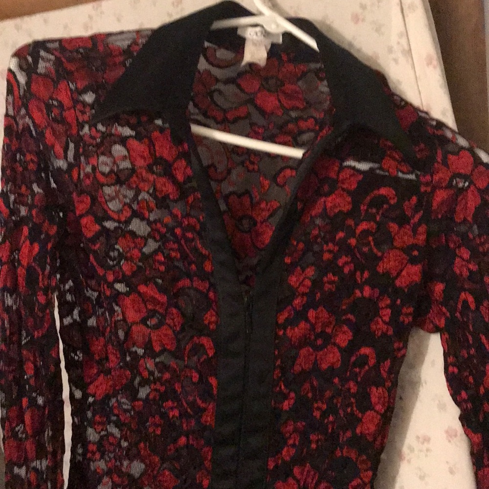 Gorgeous black and red Cache blouse!